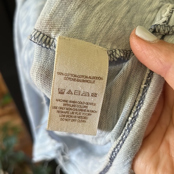 Free people we the free distressed lightweight Tank. Size XS - Picture 9 of 10